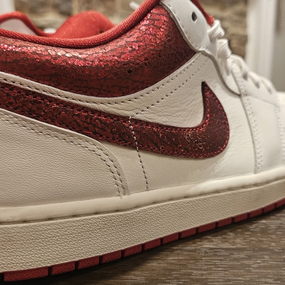 Air Jordan 1 Low SE - Picture 6 of 7